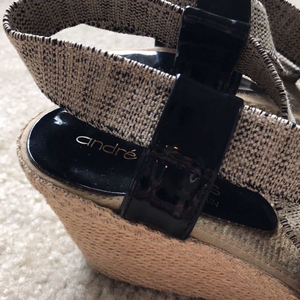 André Assous wedge sandal black patent jute toe 7